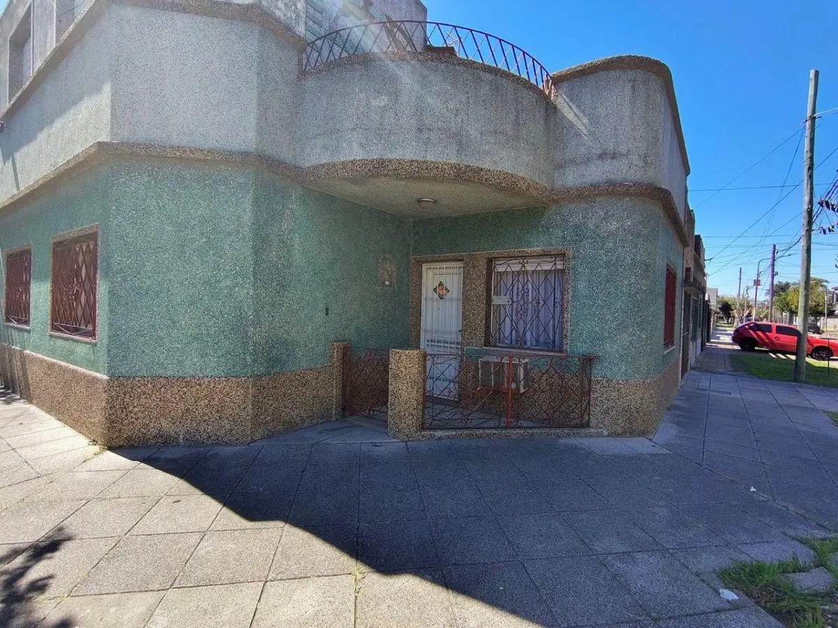 Casa 5 ambientes en venta en Haedo a reciclar. APTO CREDITO 8