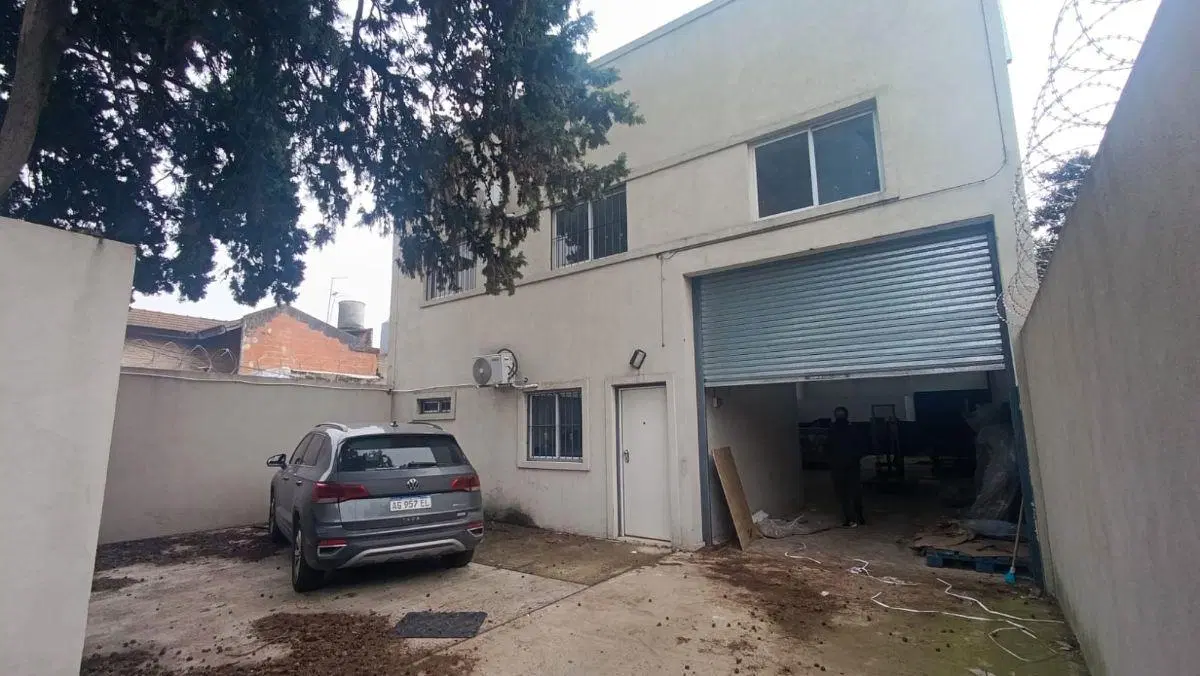 Galpón Comercial & Industrial en Alquiler en Ituzaingo Norte! 4