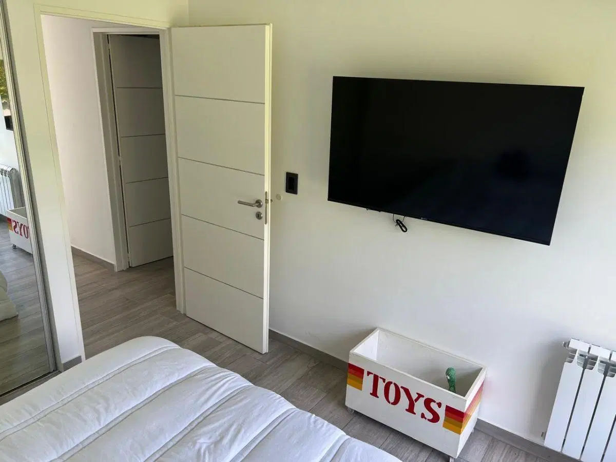 VENTA DE CASA 5 AMBIENTES CASCO DE ALVAREZ-APTO CREDITO 8