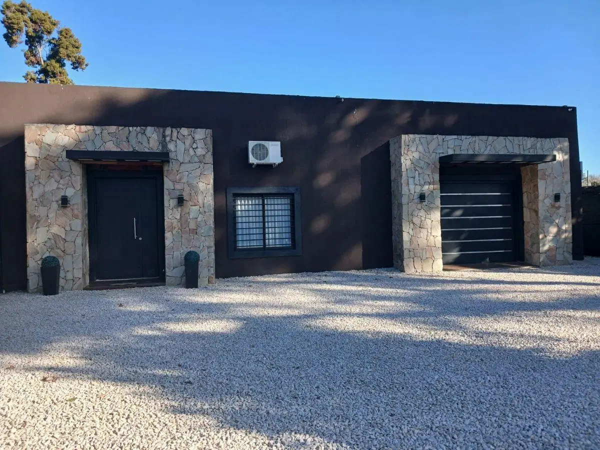 VENTA CASA 4 AMBIENTES,ZONA LA REJA 3