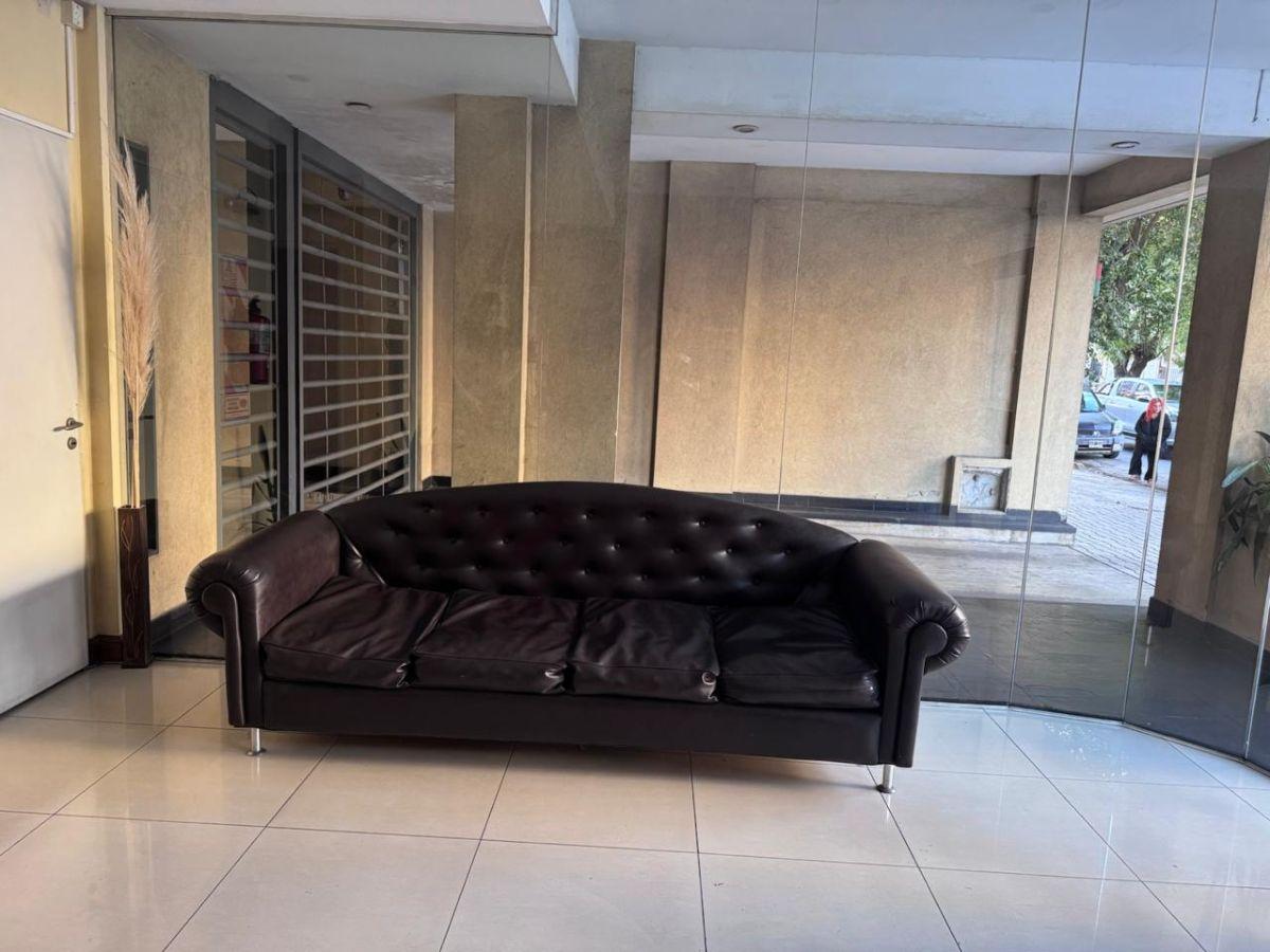 Foto de Departamento de 2 ambientes en alquiler con cochera en Moron Centro, imagen 2