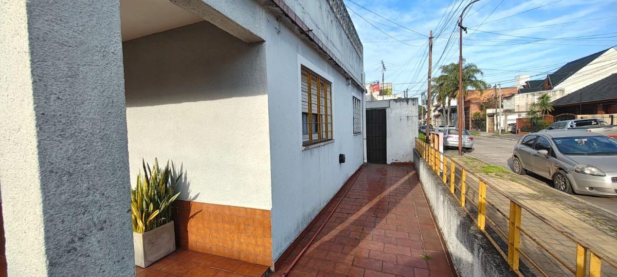 Foto de CASA ESTILO AMERICANA DE 3 AMBIENTES EN VENTA EN CASTELAR, imagen 3
