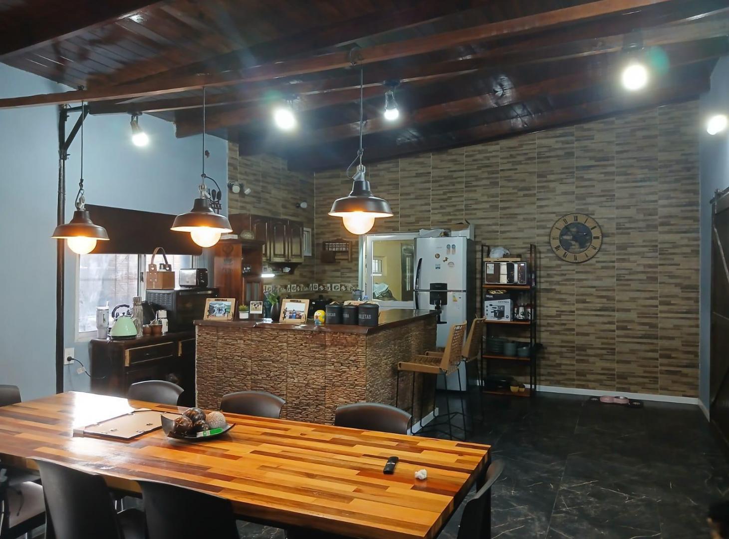 Foto de VENTA DE CASA 6 AMBIENTES, LUJAN, SE ACEPTA VEHICULO, imagen 2
