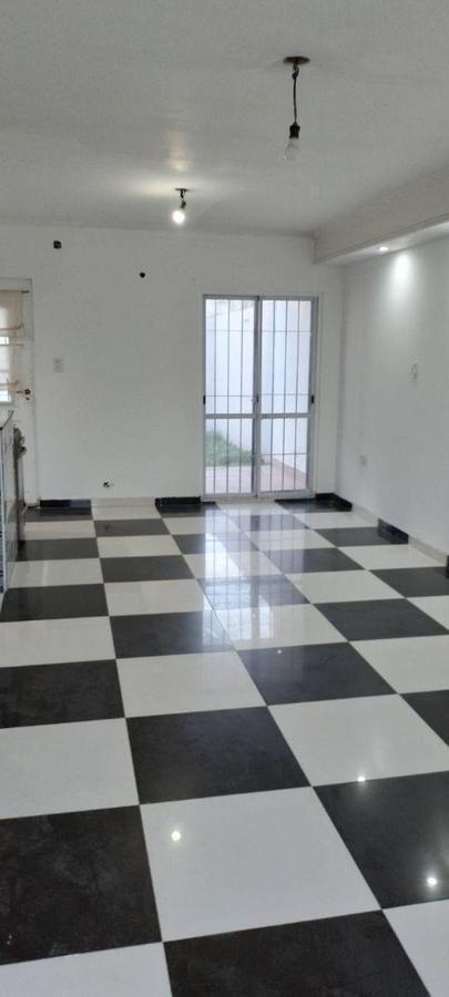 Foto de VENTA PH, 2 AMBIENTES PASO DEL REY, imagen 5