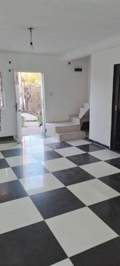 Foto de VENTA PH, 2 AMBIENTES PASO DEL REY, imagen 2