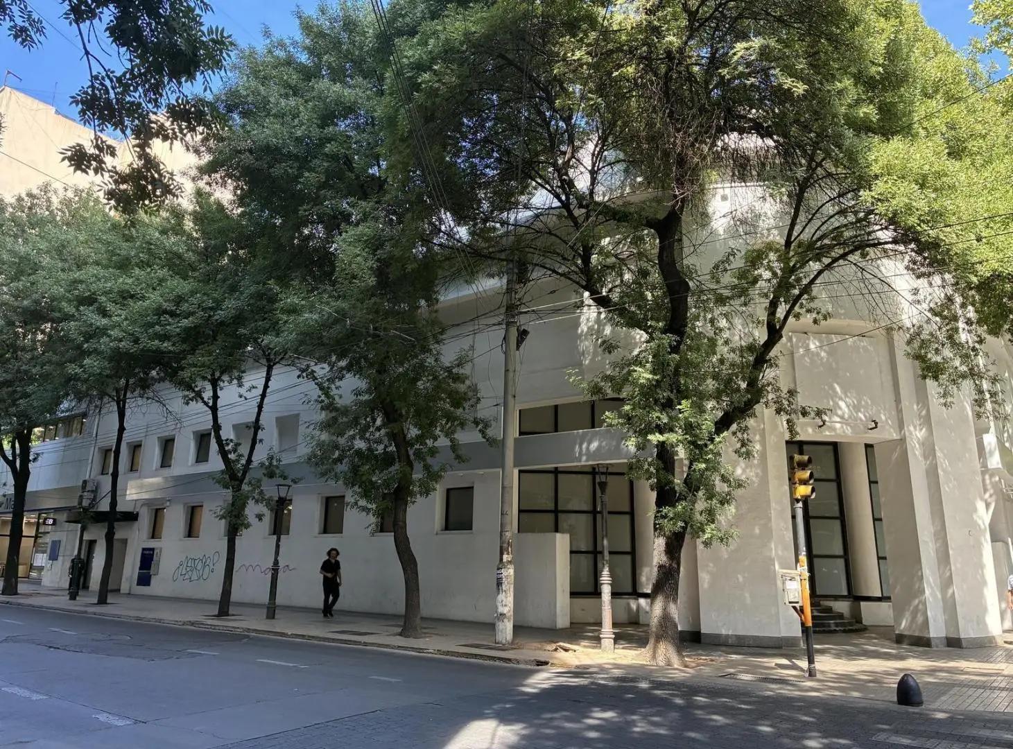 Foto de LOCAL COMERCIAL en VENTA / 1.081m2 / CIUDAD DE MENDOZA / Frente Plaza, imagen 1