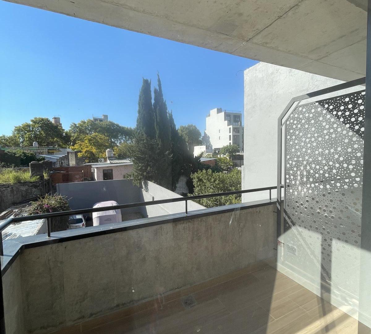 Departamento 2 ambientes con balcon y parrilla