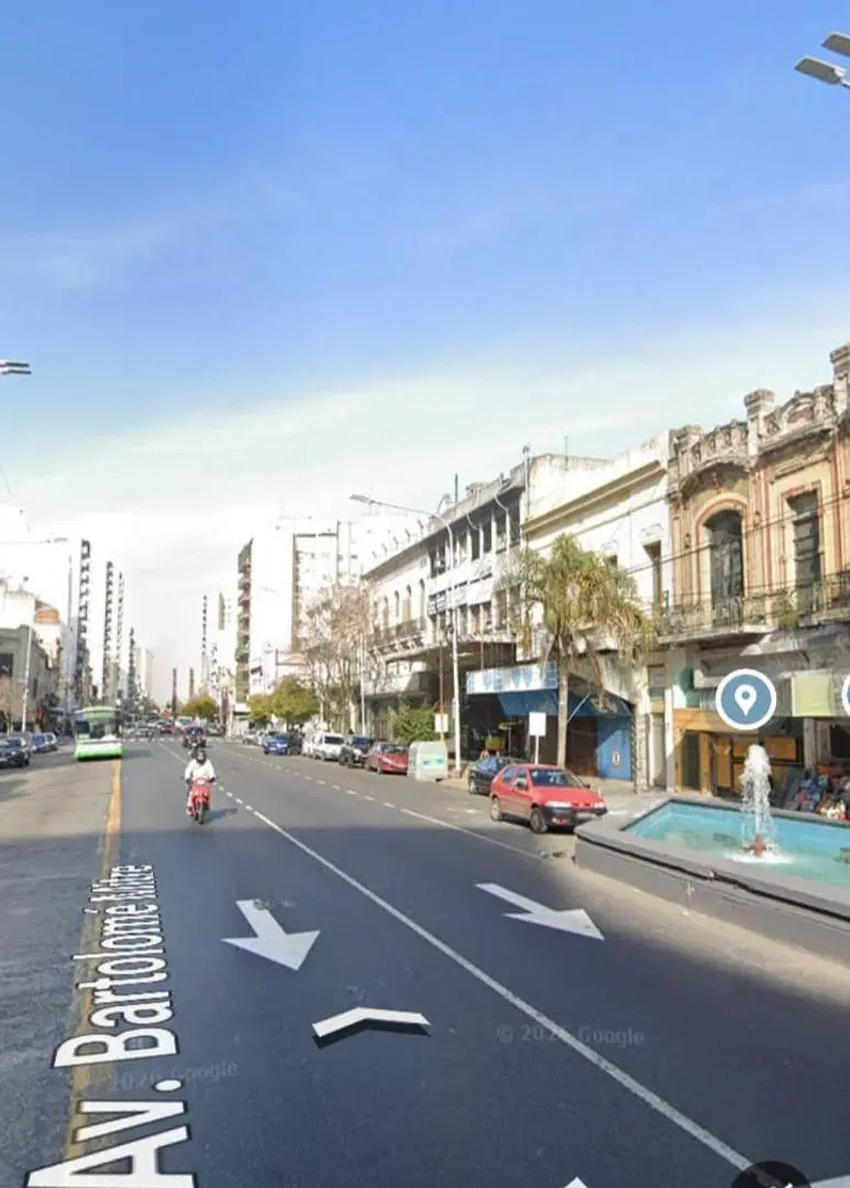 LOCAL SOBRE AVENIDA MITRE AVELLANEDA 3