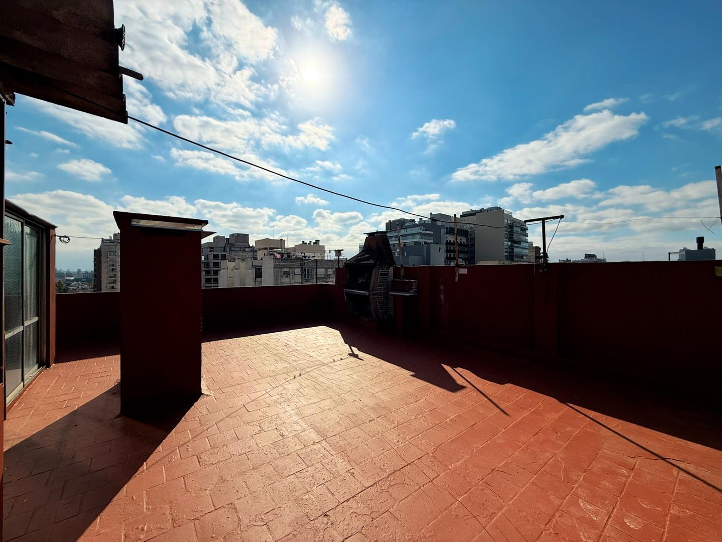 Foto de Venta de departamento 4 ambientes con terraza propia., imagen 2