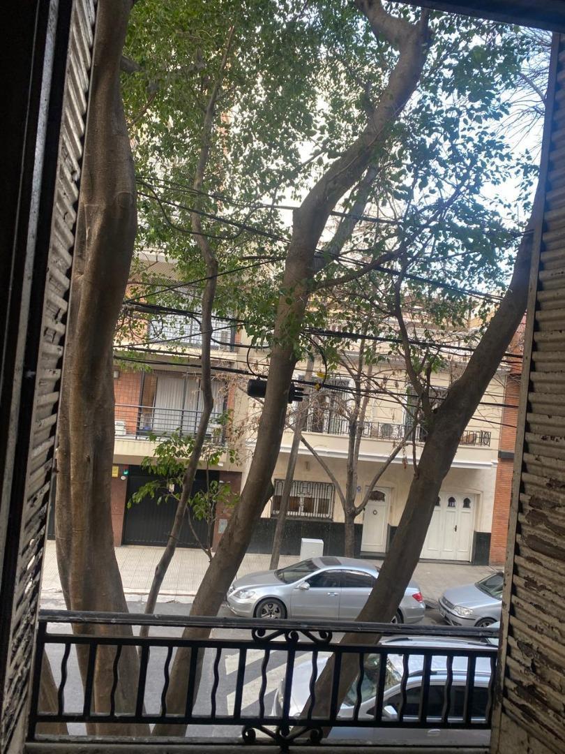 Foto de CABALLITO IMPORTANTE CASA SOBRE LOTE PROPIO CON GARAGE, imagen 1