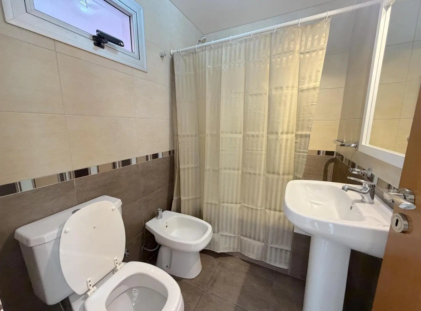 Departamento de categoría en alquiler, un dormitorio con cochera 4