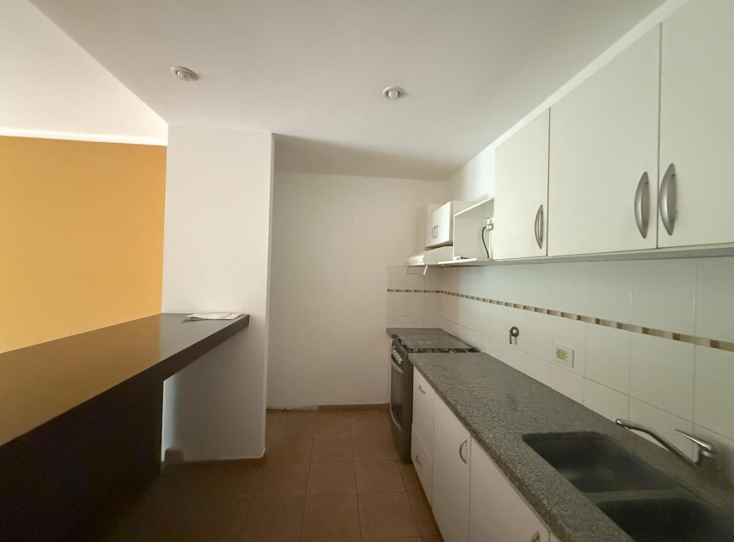 Foto de Departamento 2 dormitorios con cochera, en alquiler, imagen 3