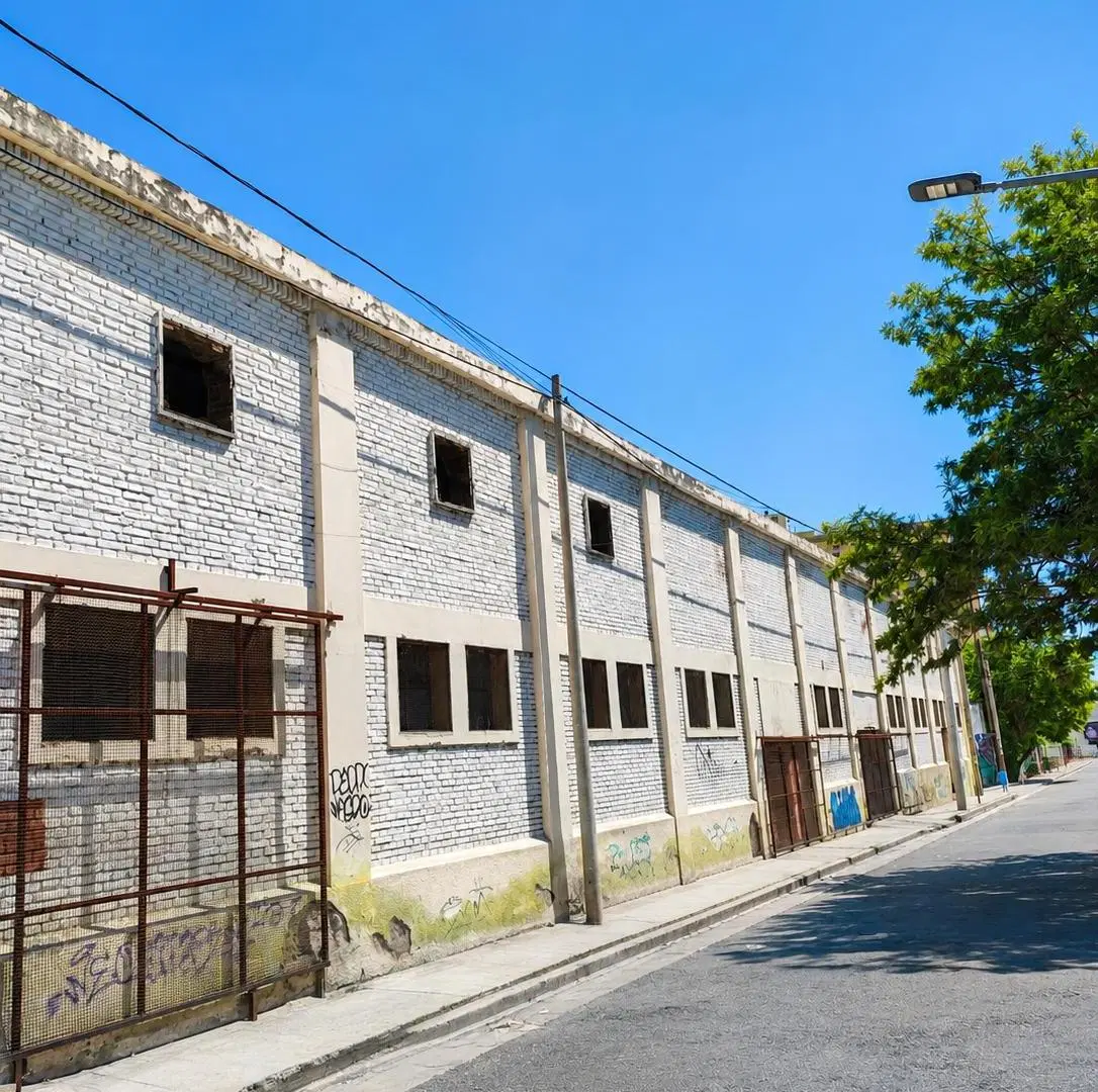 Venta En Zona Estratégica De Córdoba - Boliche y Galpones 2