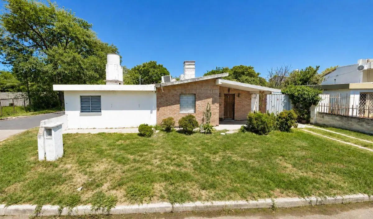 Oportunidad de inversión, 3 casas en esquina - Zona Norte 5