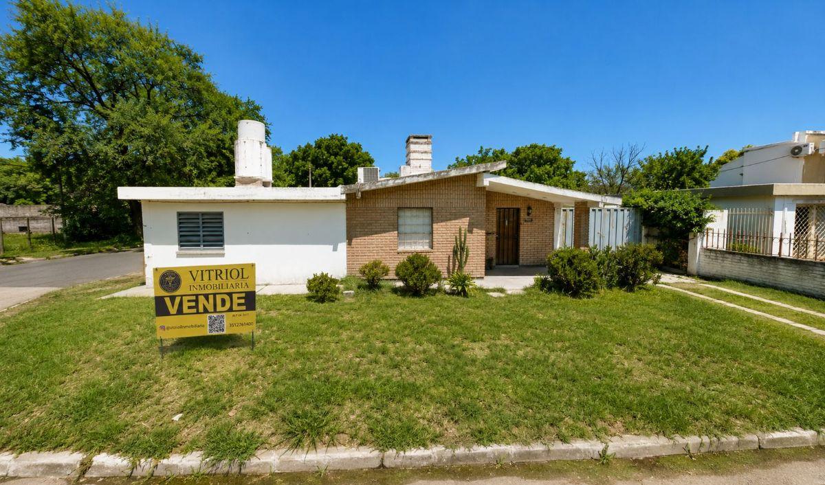 Oportunidad de inversión, 3 casas en esquina - Zona Norte