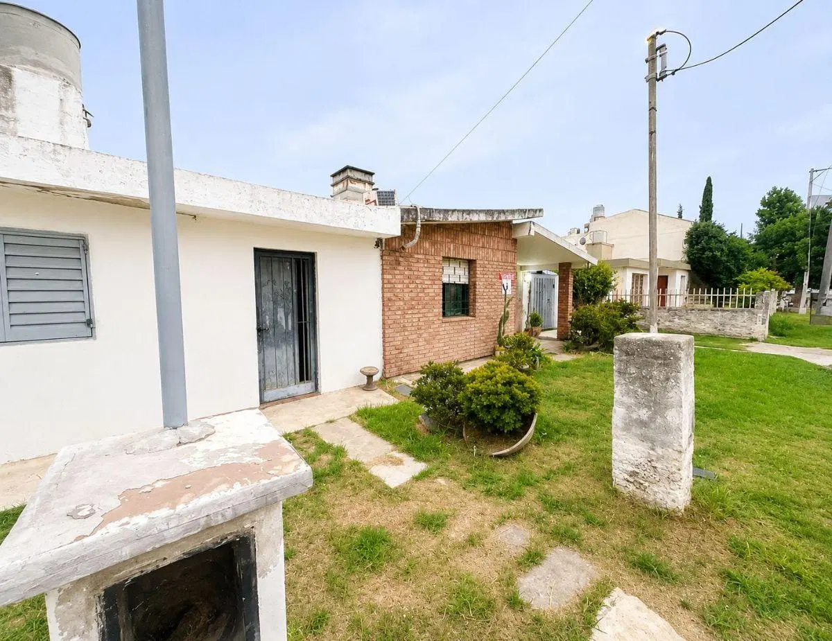 Oportunidad de inversión, 3 casas en esquina - Zona Norte 2