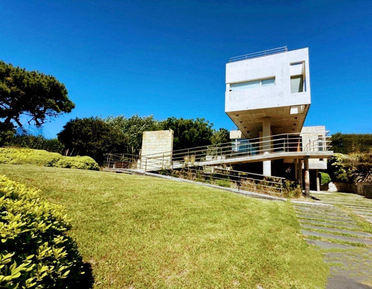 Foto de Casa amoblada en venta en Cariló, imagen 1