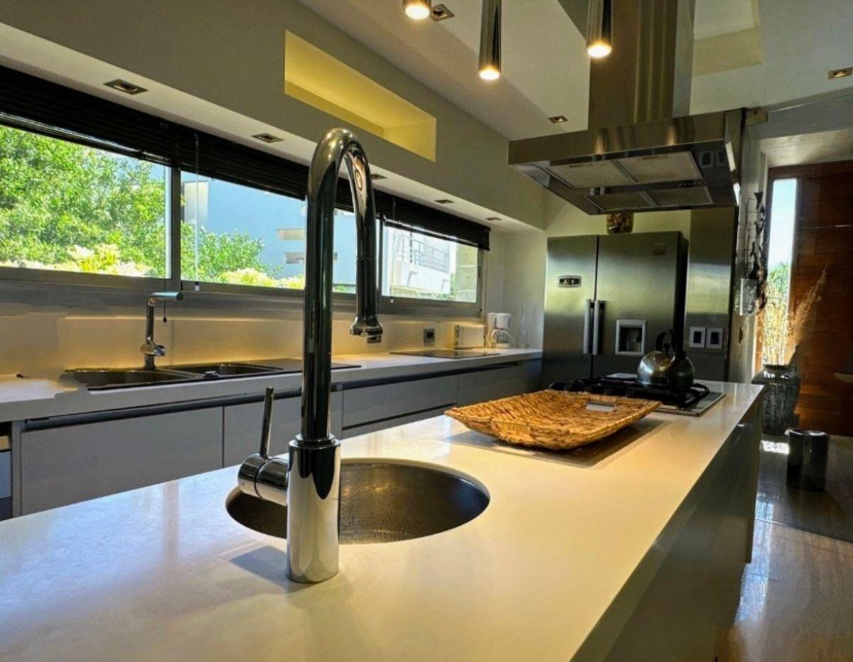 Foto de Casa amoblada en venta en Cariló, imagen 2