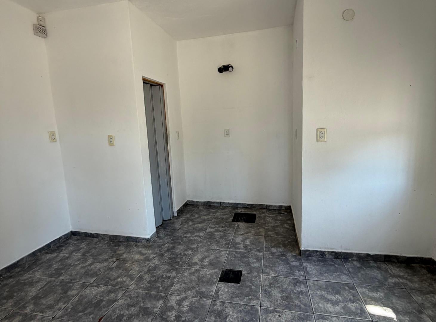 Foto de Local comercial en alquiler Ciudadela, imagen 2