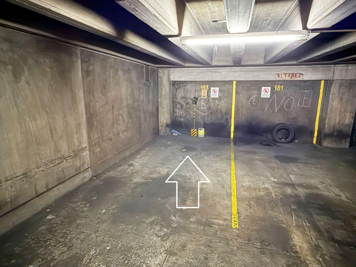 Foto de Cochera Cubierta en Pleno Centro - Fácil Acceso - Seguridad y Comodidad, imagen 2
