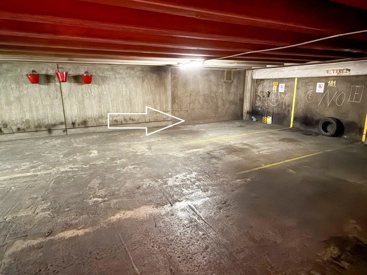 Cochera Cubierta en Pleno Centro - Fácil Acceso - Seguridad y Comodidad 2