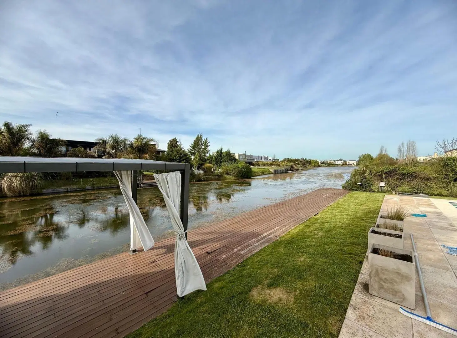 VENTA Casa en Los Talas 5 AMBIENTES FONDO AL LAGO 2