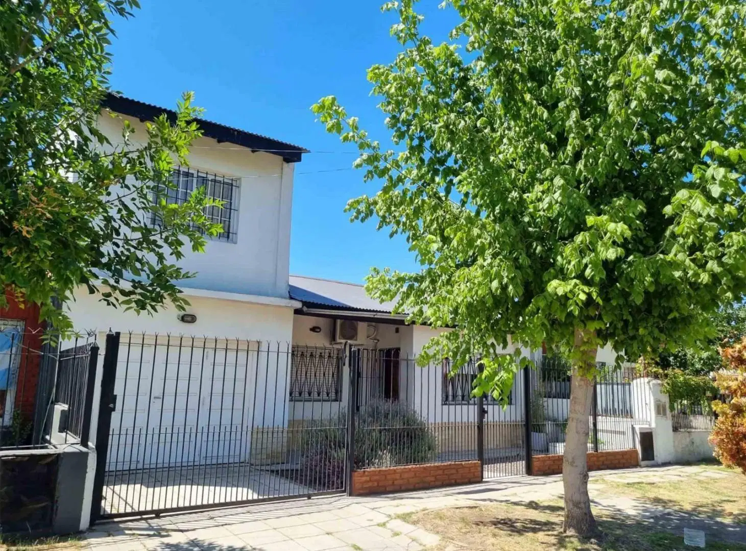 Casa en Luis Guillon 5