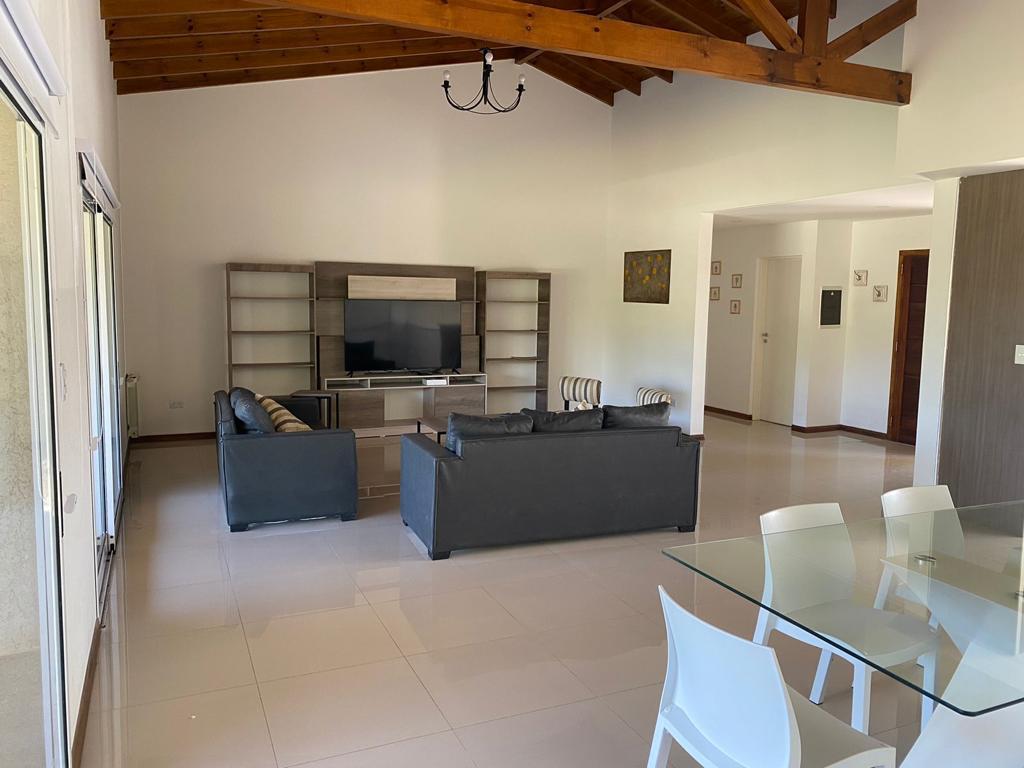 Foto de 5 Ambientes Casa en Barrio Santa Juana, imagen 2