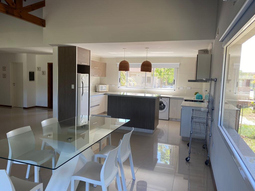 Foto de 5 Ambientes Casa en Barrio Santa Juana, imagen 4