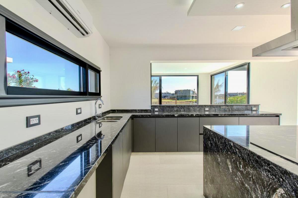 Foto de VENTA CASA Terralagos 5 ambientes, imagen 2