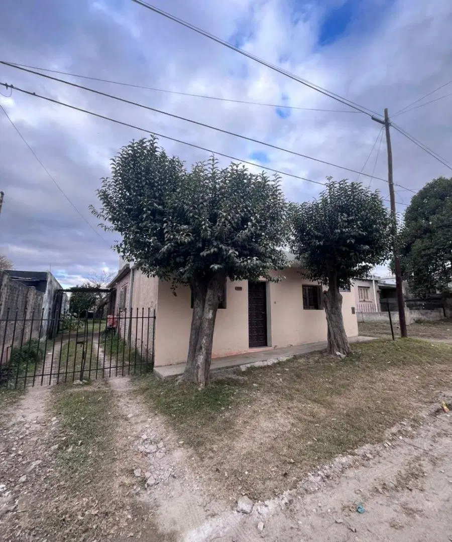 MUY LINDA CASA 3 DORMITORIOS 4