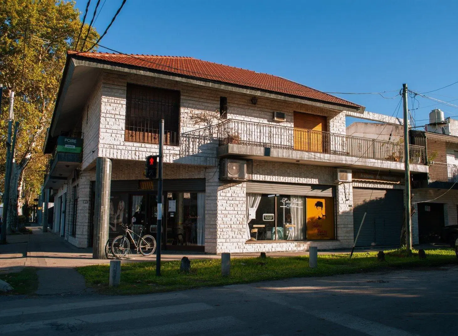 Importante propiedad mixta: Local Comercial + Vivienda/Oficina en PA 2