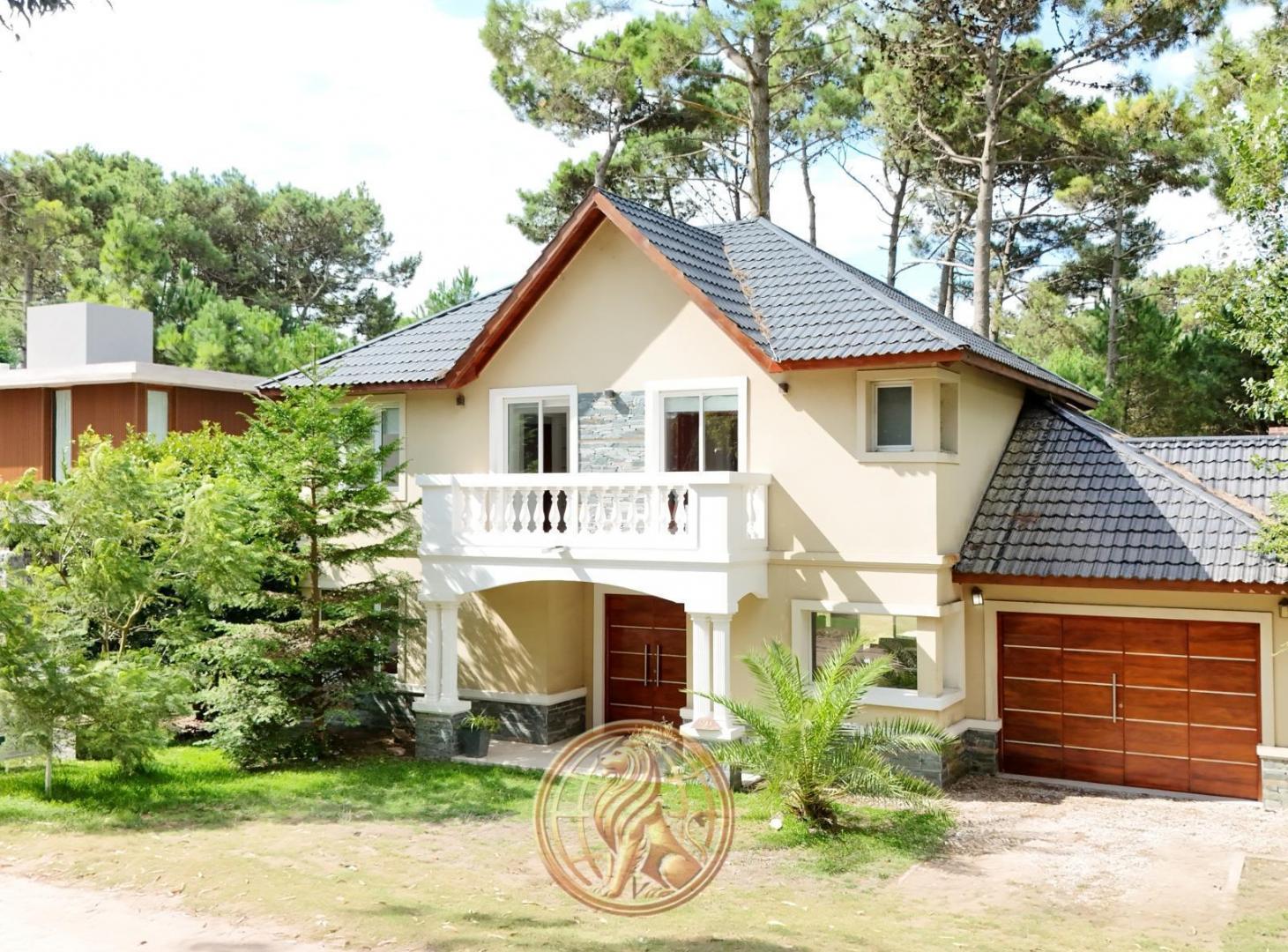 Foto de Alquiler casa Pinamar Barrio Alamos pileta, imagen 4