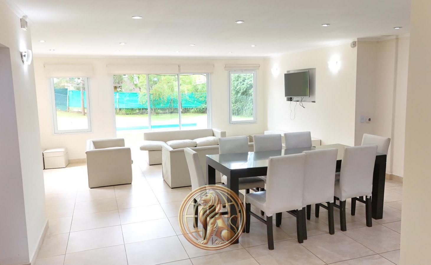 Foto de Alquiler casa Pinamar Barrio Alamos pileta, imagen 1