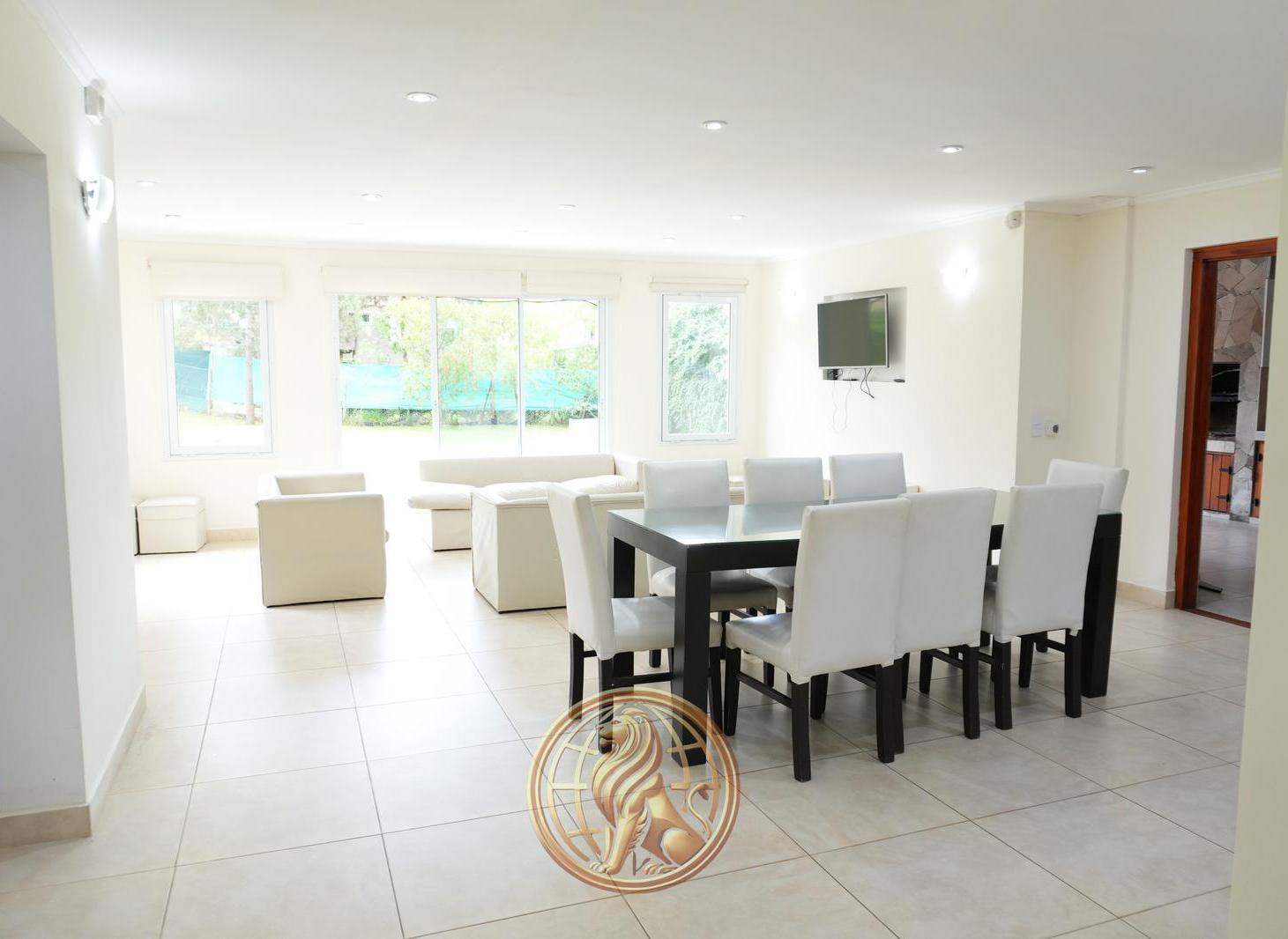 Foto de Alquiler casa Pinamar Barrio Alamos pileta, imagen 2