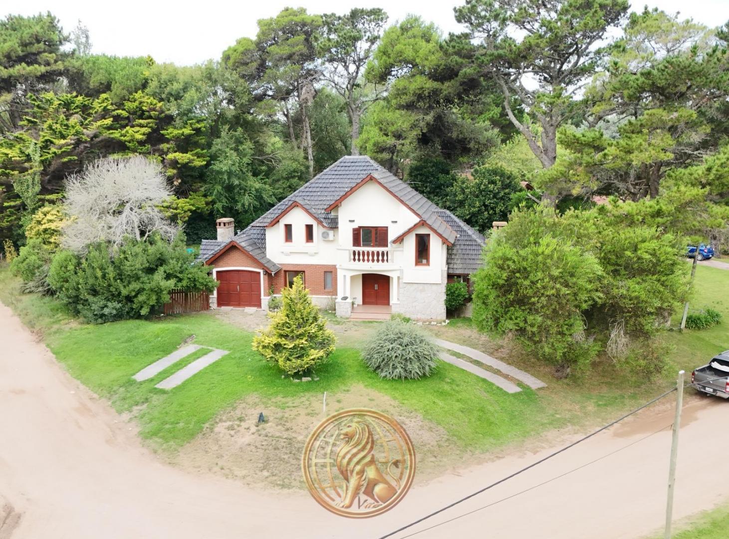 Foto de Alquiler casa Pinamar Barrio Lasalle pileta, imagen 2