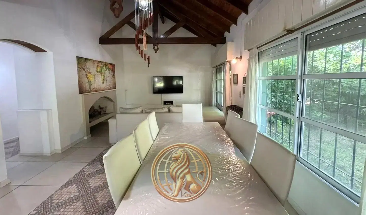 Venta Casa en Pinamar con 2 departamentos y piscina climatizada a solo 100 metros de la playa 5
