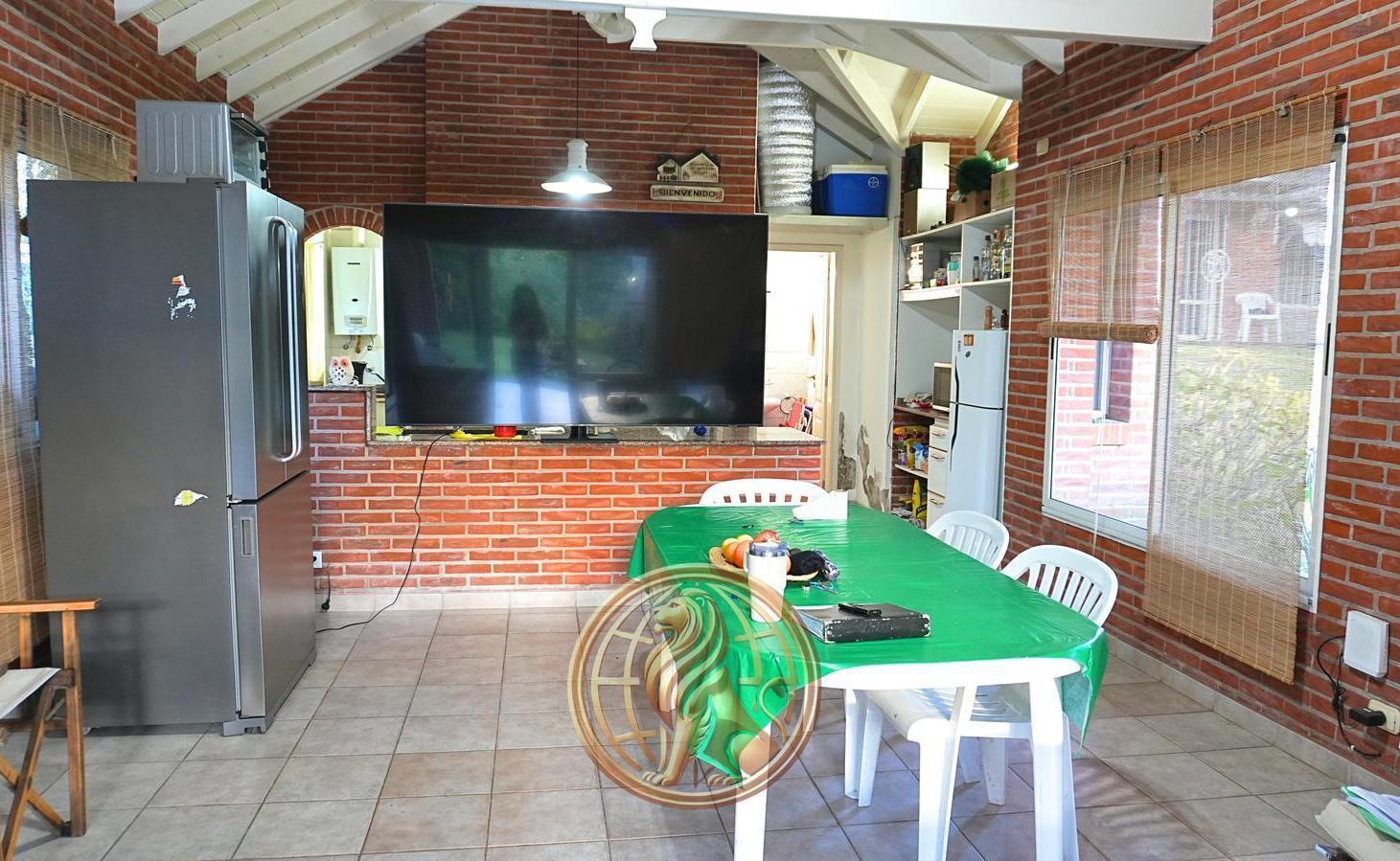 Foto de Venta Casa Pinamar con 2 viviendas y gran quincho a pasos del mar, imagen 5