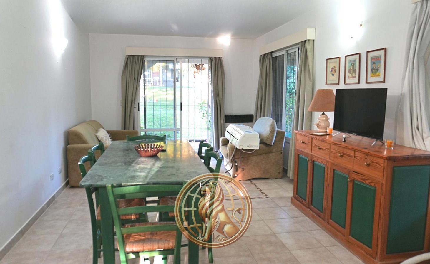 Foto de Venta Casa Pinamar con 2 viviendas y gran quincho a pasos del mar, imagen 1