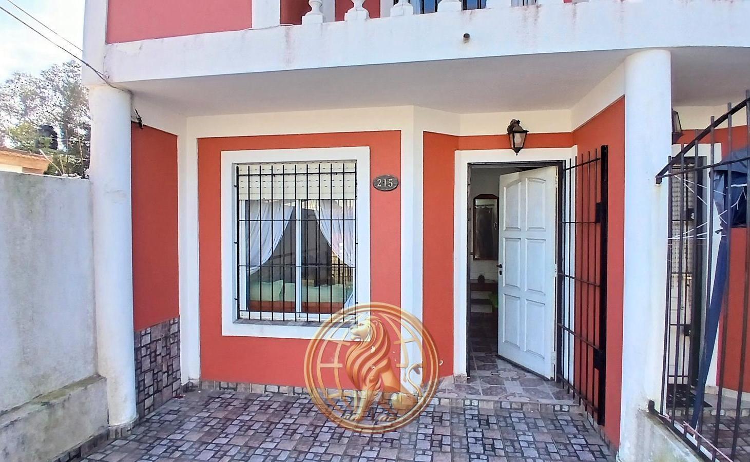Foto de Venta Tríplex Santa Teresita 4 ambientes a 2 cuadras del mar Oportunidad, imagen 1