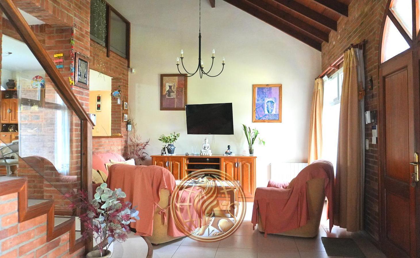 Foto de Venta Casa Pinamar Barrio B5 4 ambientes gas natural oportunidad, imagen 2