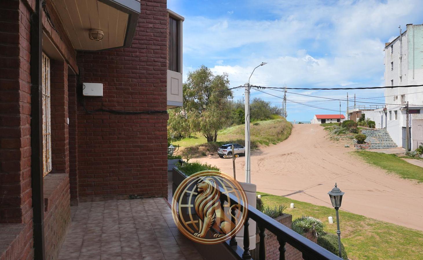 Foto de Venta Tríplex Villa Gesell a una cuadra del mar Oportunidad, imagen 5