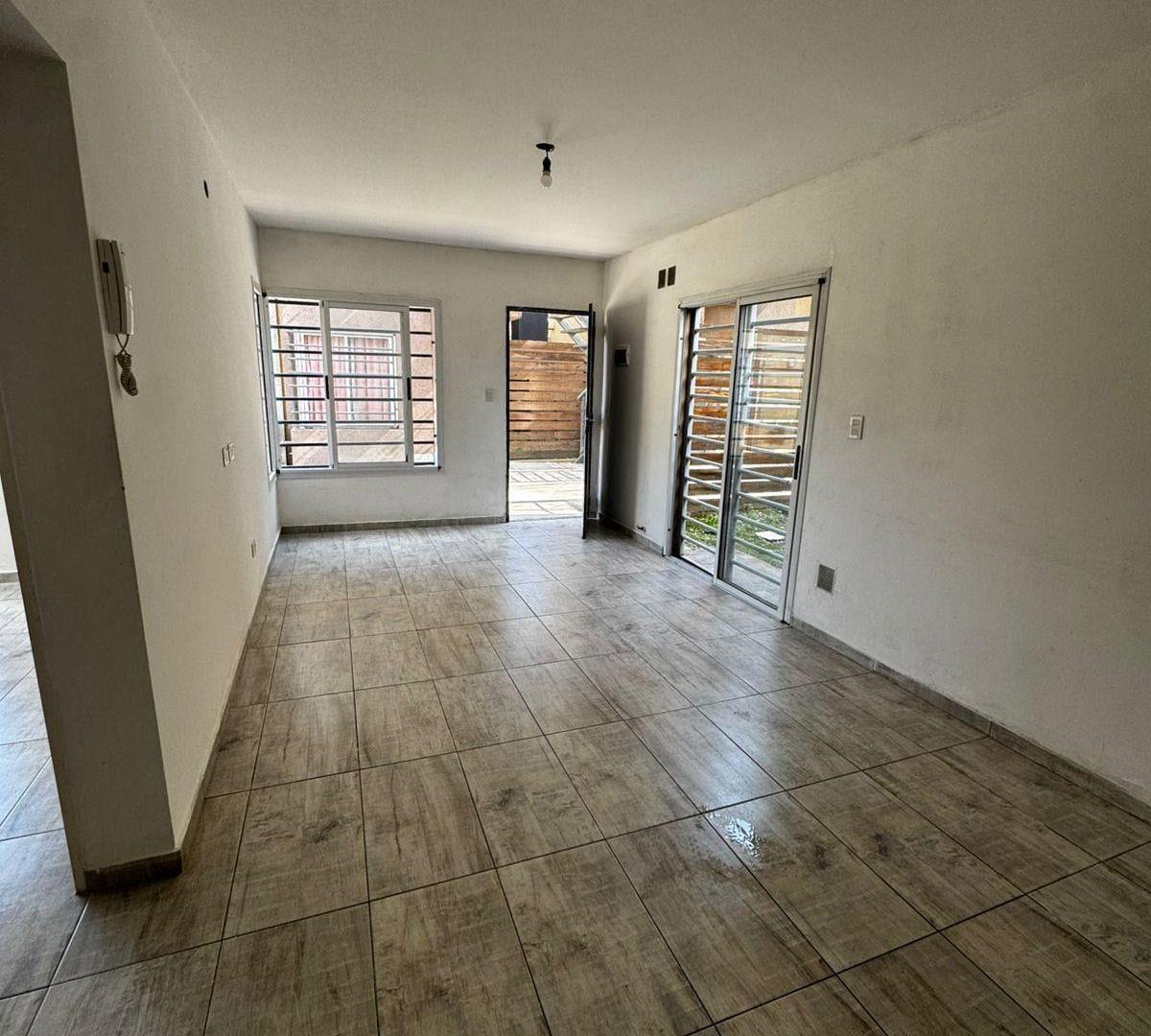 Foto de Departamento en alquiler en José C. Paz, imagen 1