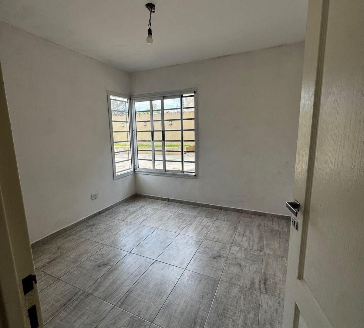 Foto de Departamento en alquiler en José C. Paz, imagen 4