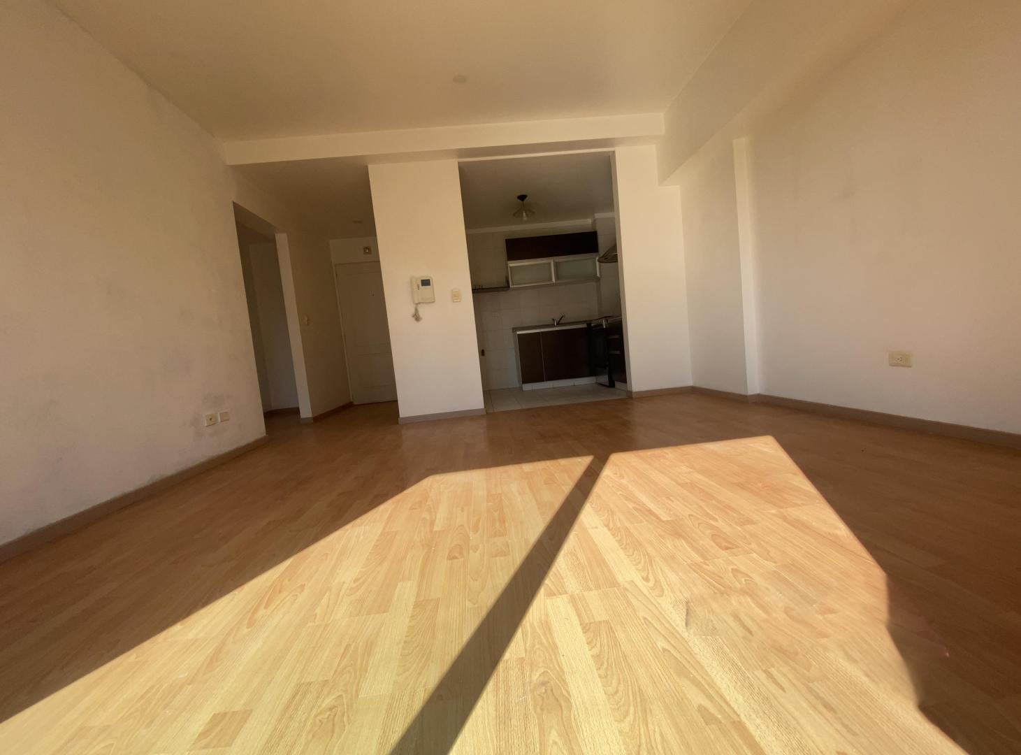 Foto de Departamento 2 Ambientes Contrafrente C/Balcón. Vista abierta. Todo Sol, imagen 3