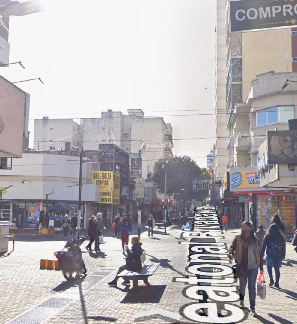 Local comercial de 100 m² en alquiler en Centro 5