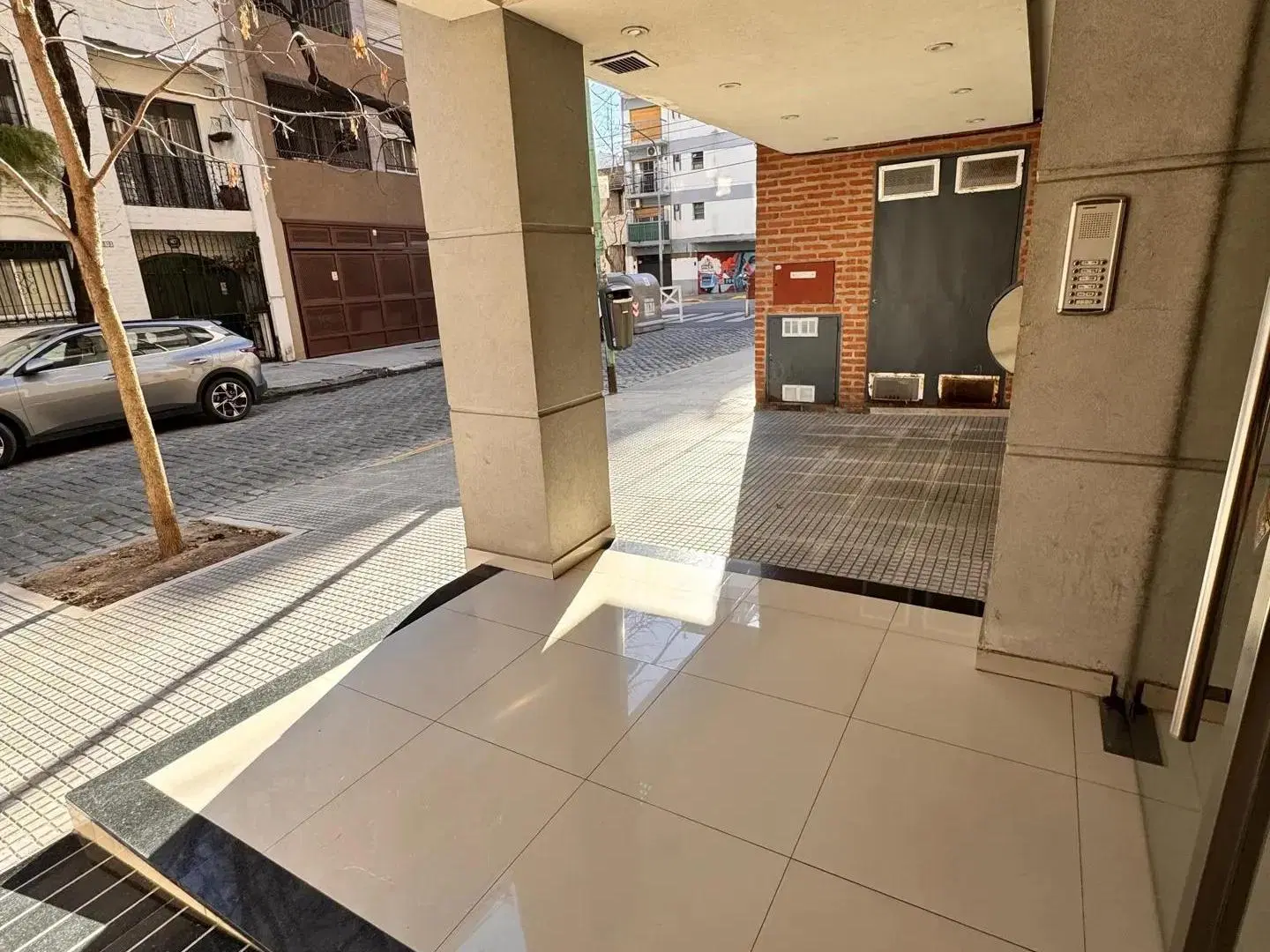 Semipiso 2 Ambientes Sobre Pasaje Bertres, A Metros De Goyena. Excelente 5