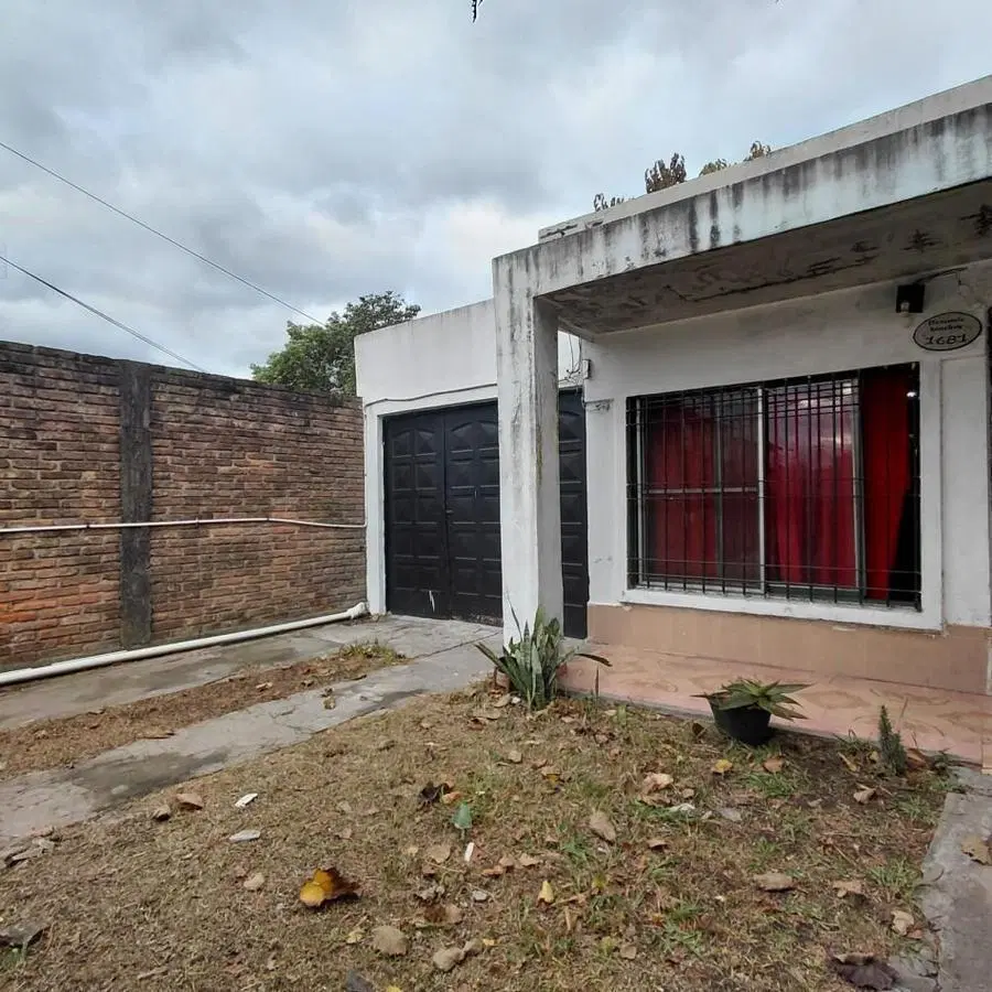 VENTA CASA 3 AMBIENTES CON COCHERA 1