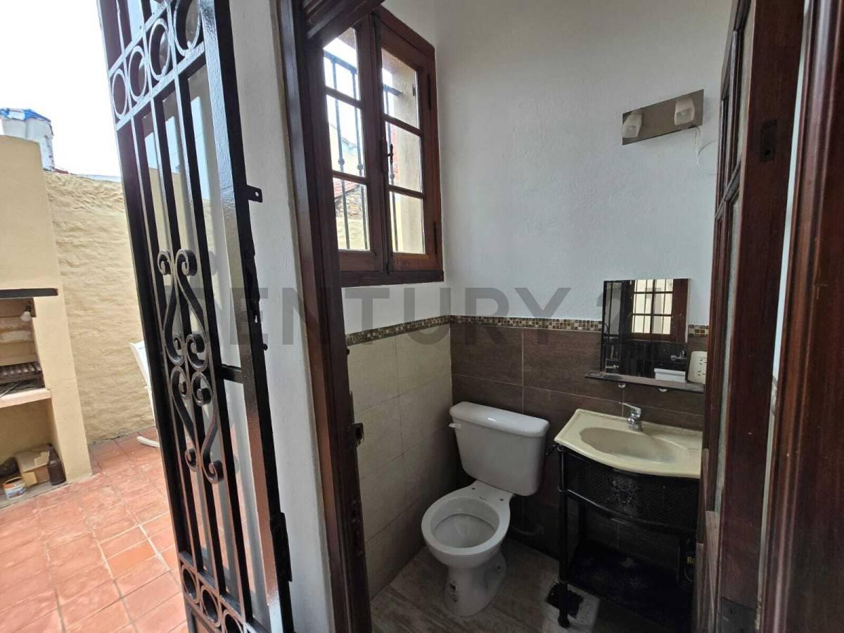 Foto de VENTA CASA RECICLADA A NUEVO 5AMB CON PATIO Y TERRAZA - CIUDADELA, imagen 4
