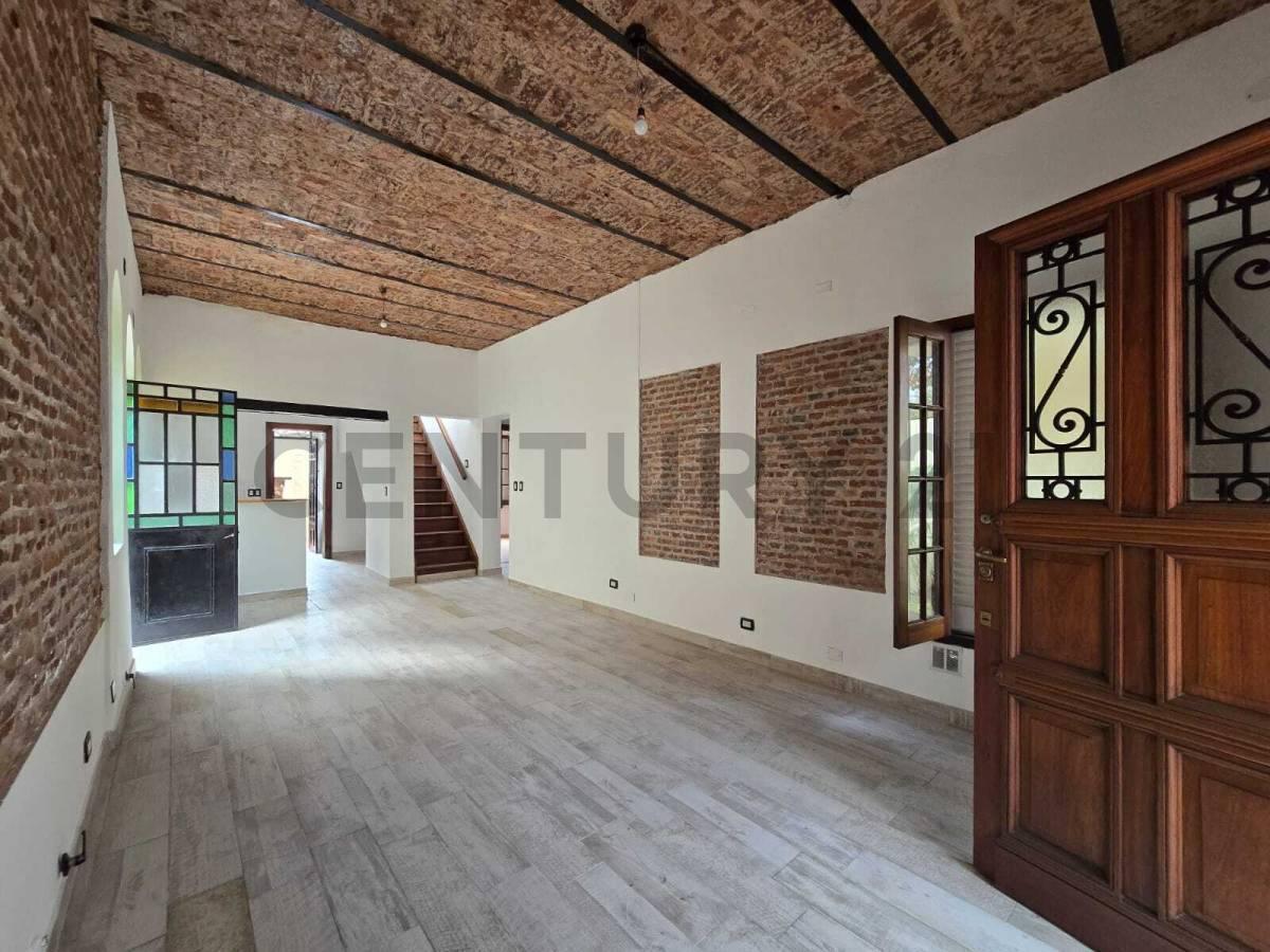 Foto de VENTA CASA RECICLADA A NUEVO 5AMB CON PATIO Y TERRAZA - CIUDADELA, imagen 2